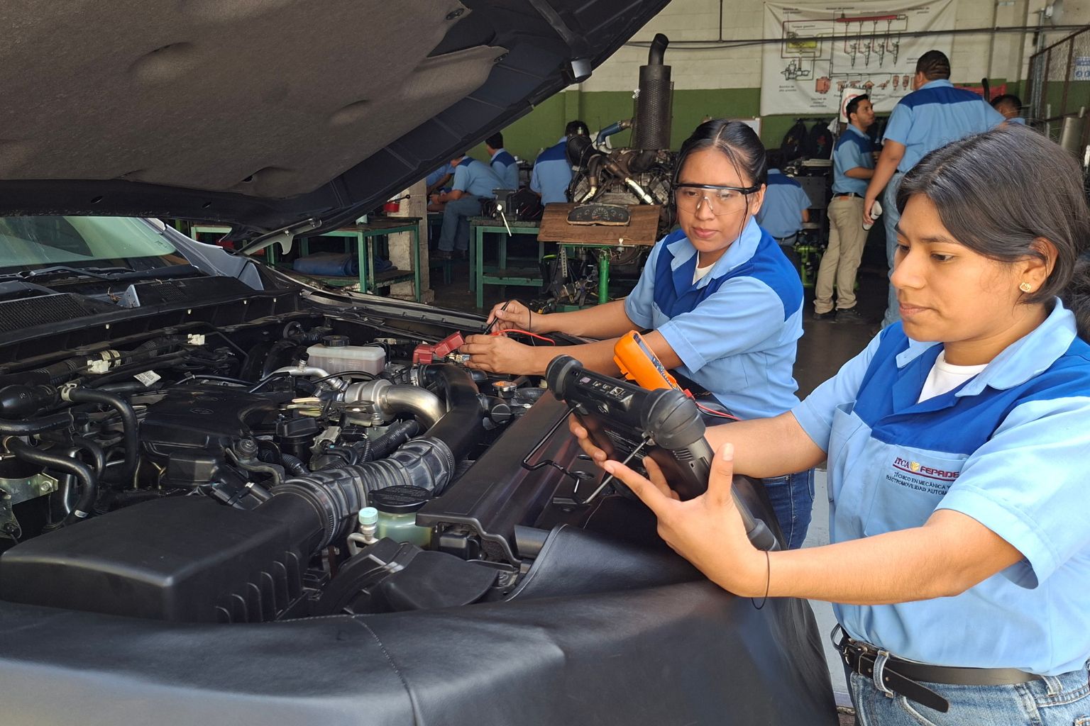 Técnico en Mecanica y Electromovilidad Automotriz