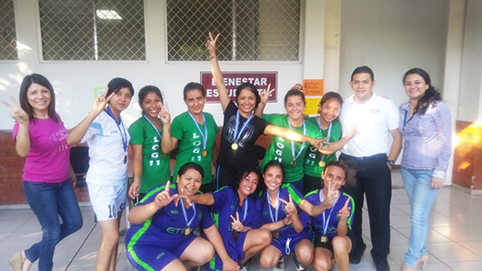 Torneo de fútbol sala femenino en regional Zacatecoluca