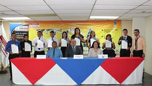 CLAUSURA DE DIPLOMADO SERVICIO PROFESIONAL DE BEBIDAS Y ALIMENTOS (4)