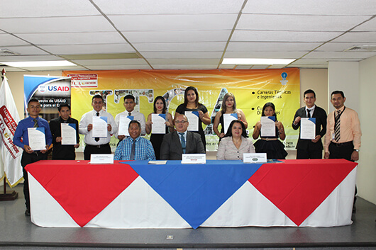 CLAUSURA DE DIPLOMADO “SERVICIO PROFESIONAL DE BEBIDAS Y ALIMENTOS”