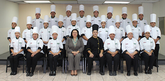 GRADUAMOS A 25 JÓVENES EN EL DIPLOMADO COCINERO PROFESIONAL