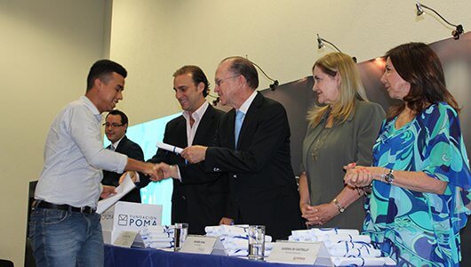 FUNDACION POMA ENTREGA 52 BECAS DE ESTUDIO (2)