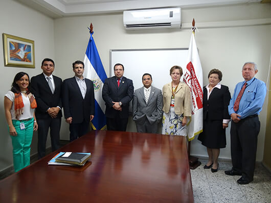 VISITA DE REPRESENTANTES DE LA UNIVERSIDAD TECNOLÓGICA DE HONDURAS