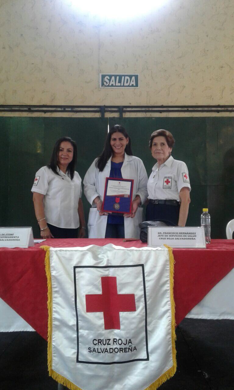 CRUZ ROJA ENTREGÓ RECONOCIMIENTO A ITCA POR SER DONANTE DE SANGRE