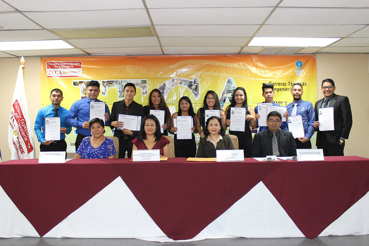 CLAUSURA DE LOS CURSOS ADMINISTRADOR TÉCNICO DE EMPRESAS INDUSTRIALES Y MESERO BARTENDER