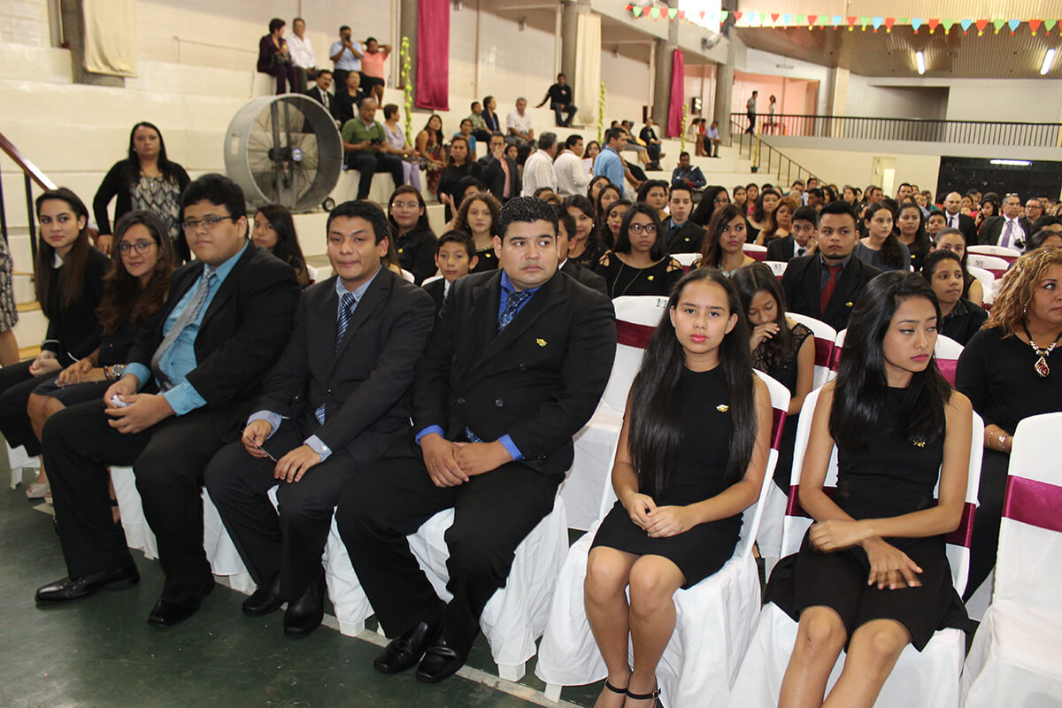 GRADUACIÓN DE LOS DIPLOMADOS DE INGLÉS Y FRANCÉS DEL CENTRO DE CAPACITACIÓN EN IDIOMAS