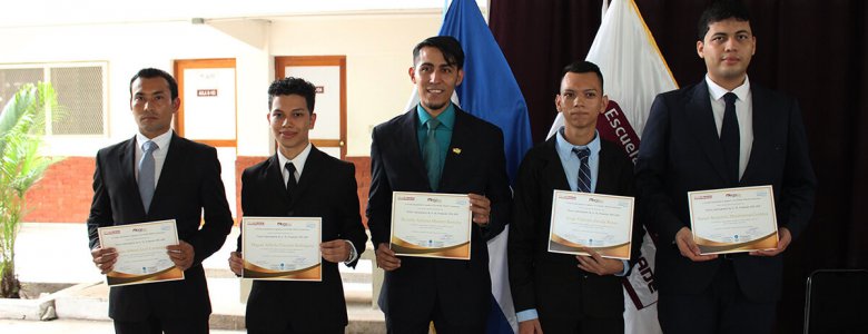 XL CEREMONIA DE GRADUACION DE TECNICOS EN REGIONAL ZACATECOLUCA (4)