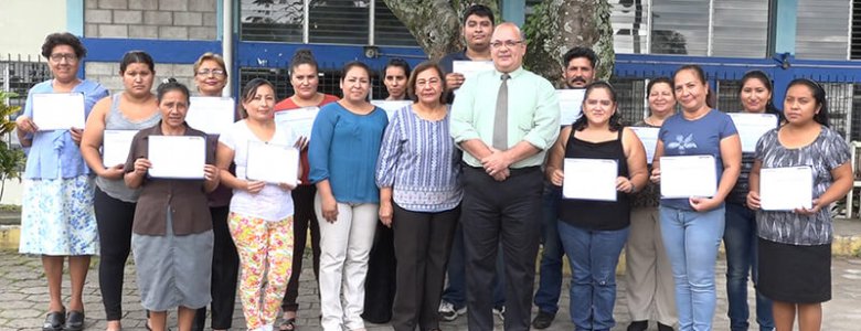 CLAUSURA DE CURSO DE OPERARIA DE MAQUINA DE CONFECCION INDUSTRIAL DE INSAFORP (2)