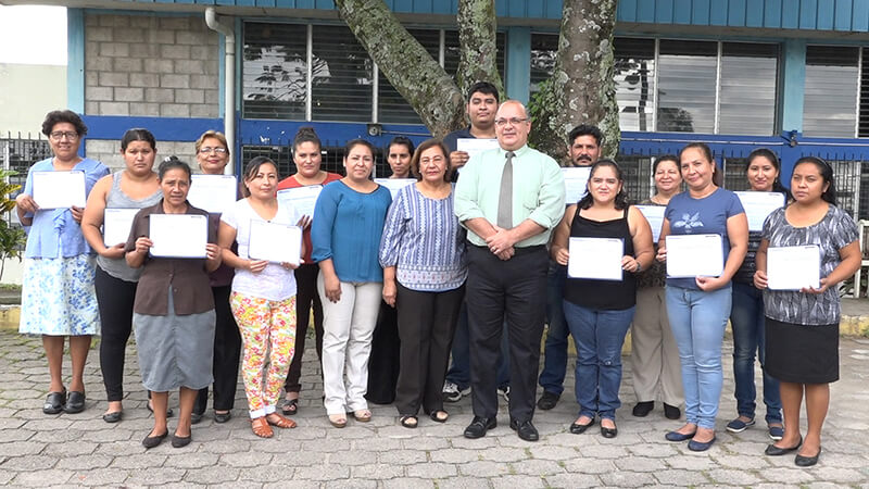 CLAUSURA DE CURSO DE OPERARIA DE MÁQUINA DE CONFECCIÓN INDUSTRIAL DE INSAFORP