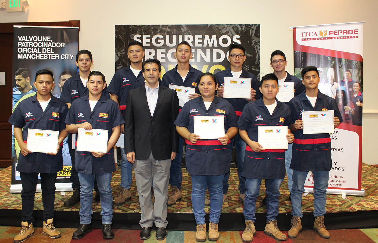 ECONOPARTS Y VALVOLINE OTORGARON BECAS A ESTUDIANTES DEL TÉCNICO EN AUTOMOTRIZ