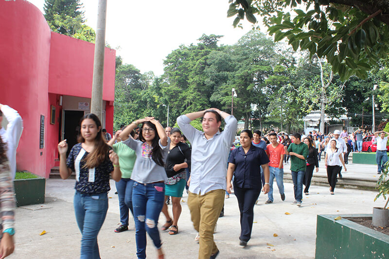 PARTICIPAMOS EN EL SIMULACRO NACIONAL DE TERREMOTO PARA PREVENIR VÍCTIMAS