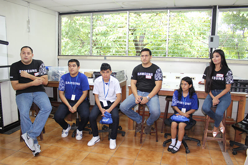 SE RECIBIÓ LA VISTA DE ESTUDIANTES DE LA ESCUELA MARCELINO GARCÍA FLAMENCO