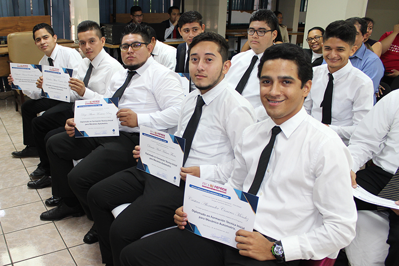 CLAUSURA DE LA SEGUNDA PROMOCIÓN DEL DIPLOMADO EN FORMACIÓN TÉCNICA INICIAL PARA MECÁNICO AUTOMOTRIZ