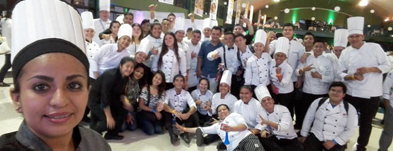 GANAMOS 11 PREMIOS EN FESTIVAL GASTRONOMICO DE LA CaMARA DE COMERCIO SANTA ANA (2)