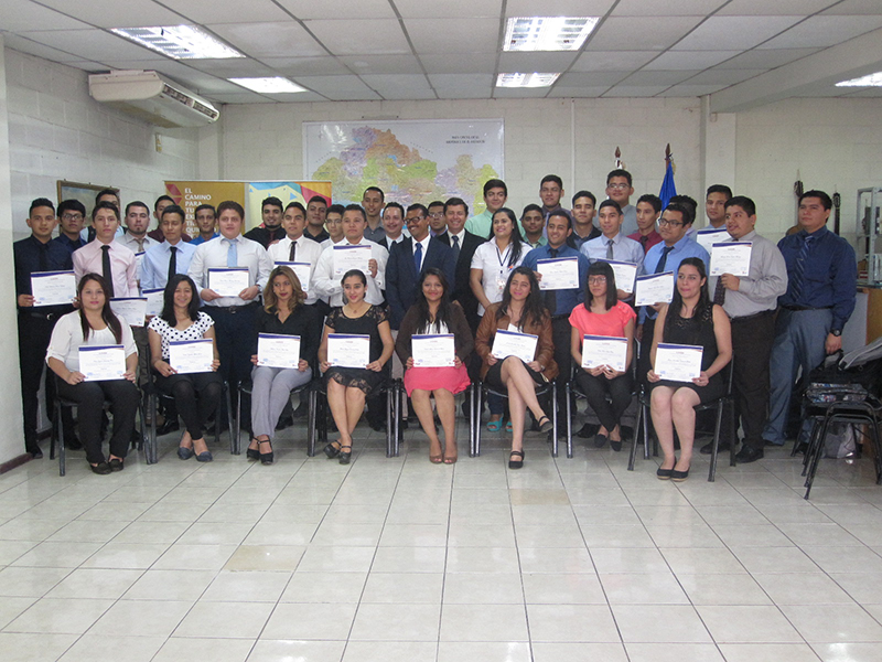 GRADUACIÓN BECADOS INJUVE PROGRAMA “JÓVENES CON TODO”