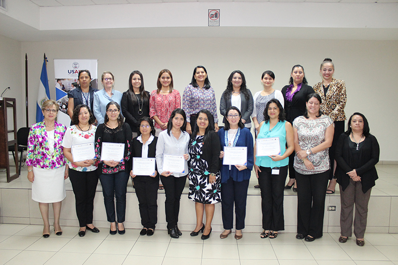 CONVERSATORIO “DESAFÍO DE LAS MUJERES CIENTÍFICAS EN EL SALVADOR”