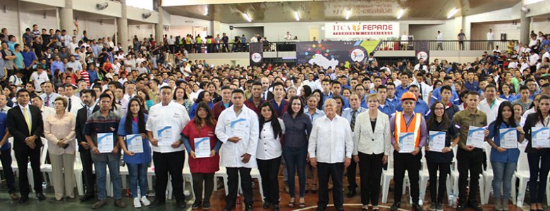 INJUVE ENTREGo 500 BECAS (5)