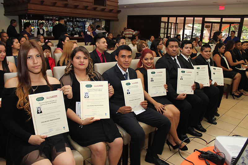 LA ACADEMIA DE HOSTELERÍA REALIZÓ GRADUACIÓN DEL DIPLOMADO “COCINERO PROFESIONAL”