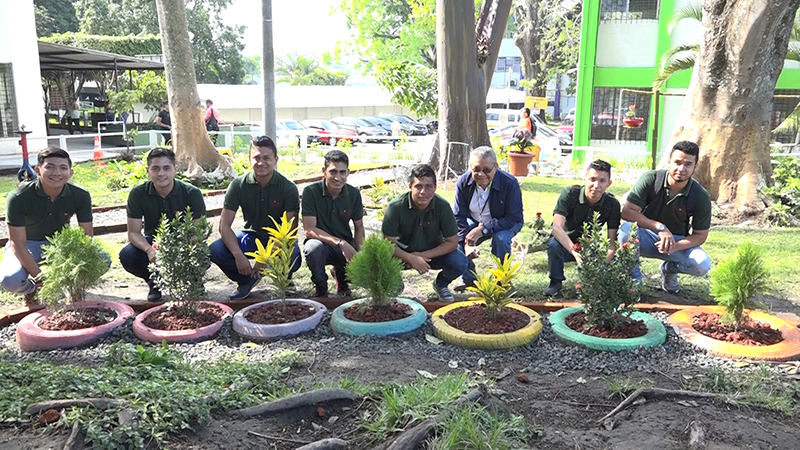 LA ESCUELA DE AUTOMOTRIZ ORGANIZÓ LA CELEBRACIÓN DEL DÍA DE LA TIERRA