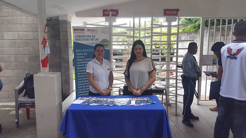 HICIMOS PROMOCIÓN DE NUESTRAS CARRERAS EN LA 4ª FERIA REGIONAL DE ROBÓTICA EDUCATIVA