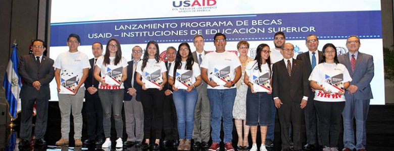 MaS OPORTUNIDADES PARA LA JUVENTUD SALVADOREnA USAID ENTREGo BECAS A ESTUDIANTES DE ITCA (1)