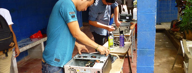 OPTIMIZACIoN DE LOS RECURSOS TECNOLoGICOS EN BENEFICIO DE CENTROS EDUCATIVOS PuBLICOS DEL DEPARTAMENTO DE LA UNIoN