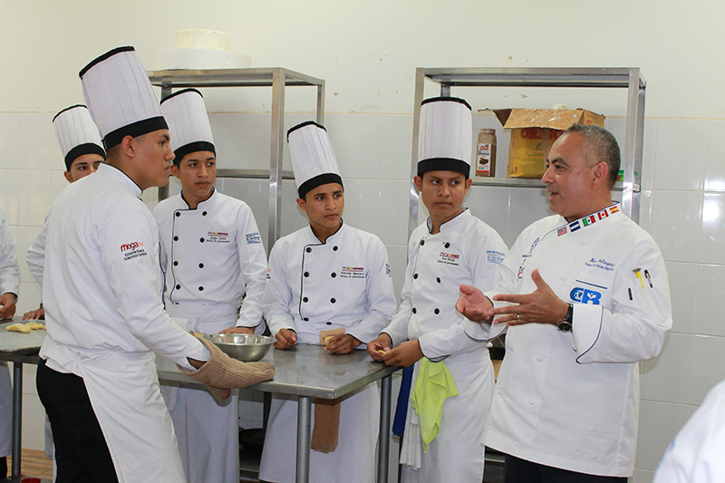 RECIBIMOS AL CHEF BENJAMÍN VELÁSQUEZ DE LA ESCUELA INTERNACIONAL CARLOS ROSARIO DE WASHINGTON DC.