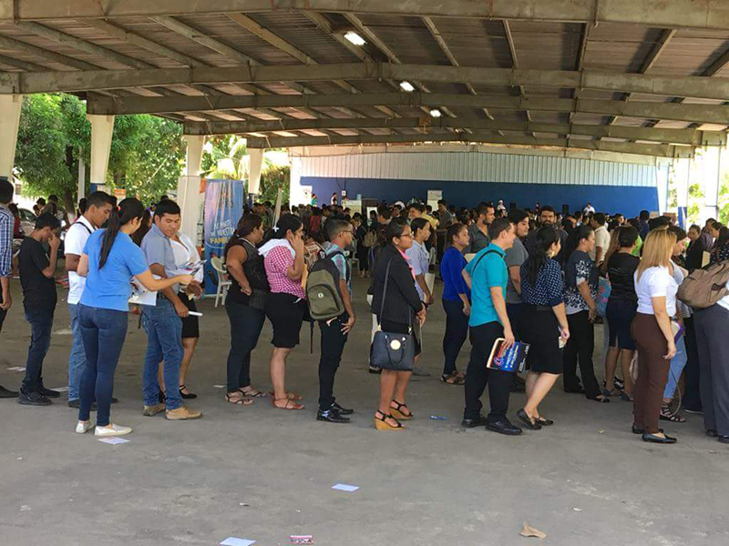 FERIA EN CENTRO DE GOBIERNO USULUTÁN