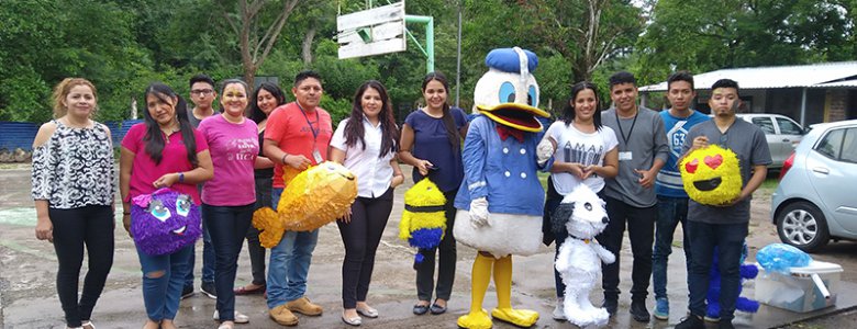 PARTICIPAMOS EN LA CELEBRACIoN DEL DiA DEL NInO EN EL CENTRO ESCOLAR LOS ZACATILLOS - zacatecoluca (1)