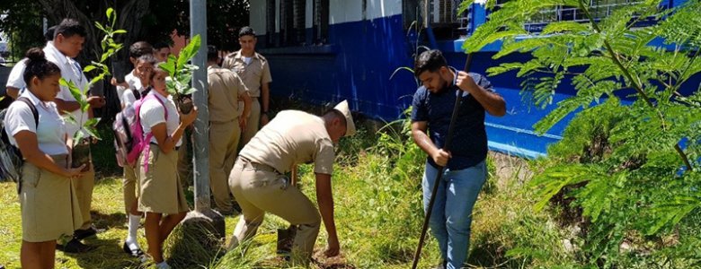 TRABAJANDO POR LA EDUCACIoN AMBIENTAL EN INSTITUCIONES DE EDUCACIoN MEDIA DE LA UNIoN (8)