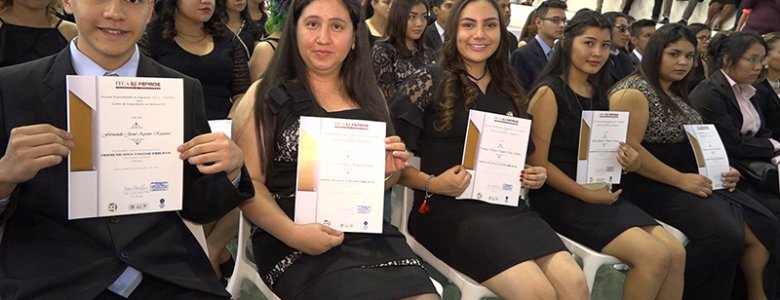 GRADUACIoN DE DIPLOMADOS EN INGLeS Y FRANCeS (3)