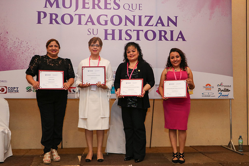 RECTORA EN CONGRESO MUJERES UGB