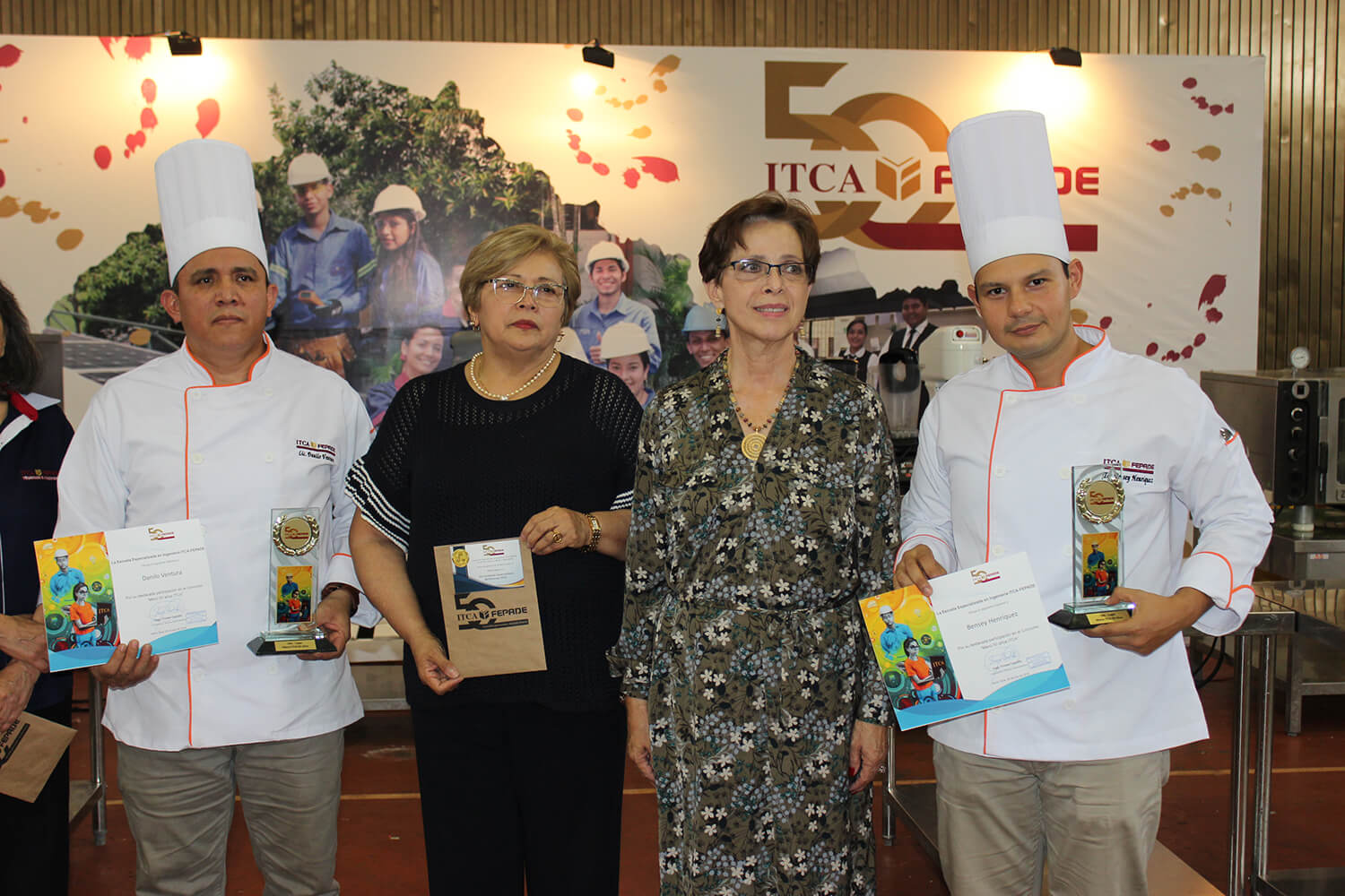 CHEFS DE LA ACADEMIA DE HOSTELERÍA GANARON 1ER. LUGAR EN CONCURSO MENÚ ITCA 50 AÑOS