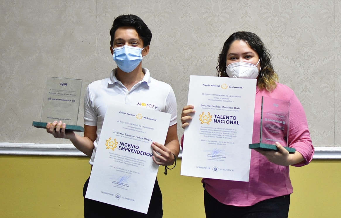 1ER LUGAR OBTUVO A NIVEL NACIONAL EL DOCENTE ROBERTO ENRIQUE FUNES RIVERA DE ITCA SANTA ANA