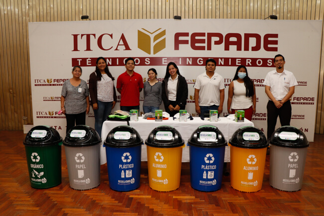 ENTREGA DE PREMIO POR CAMPAÑA DE RECICLAJE