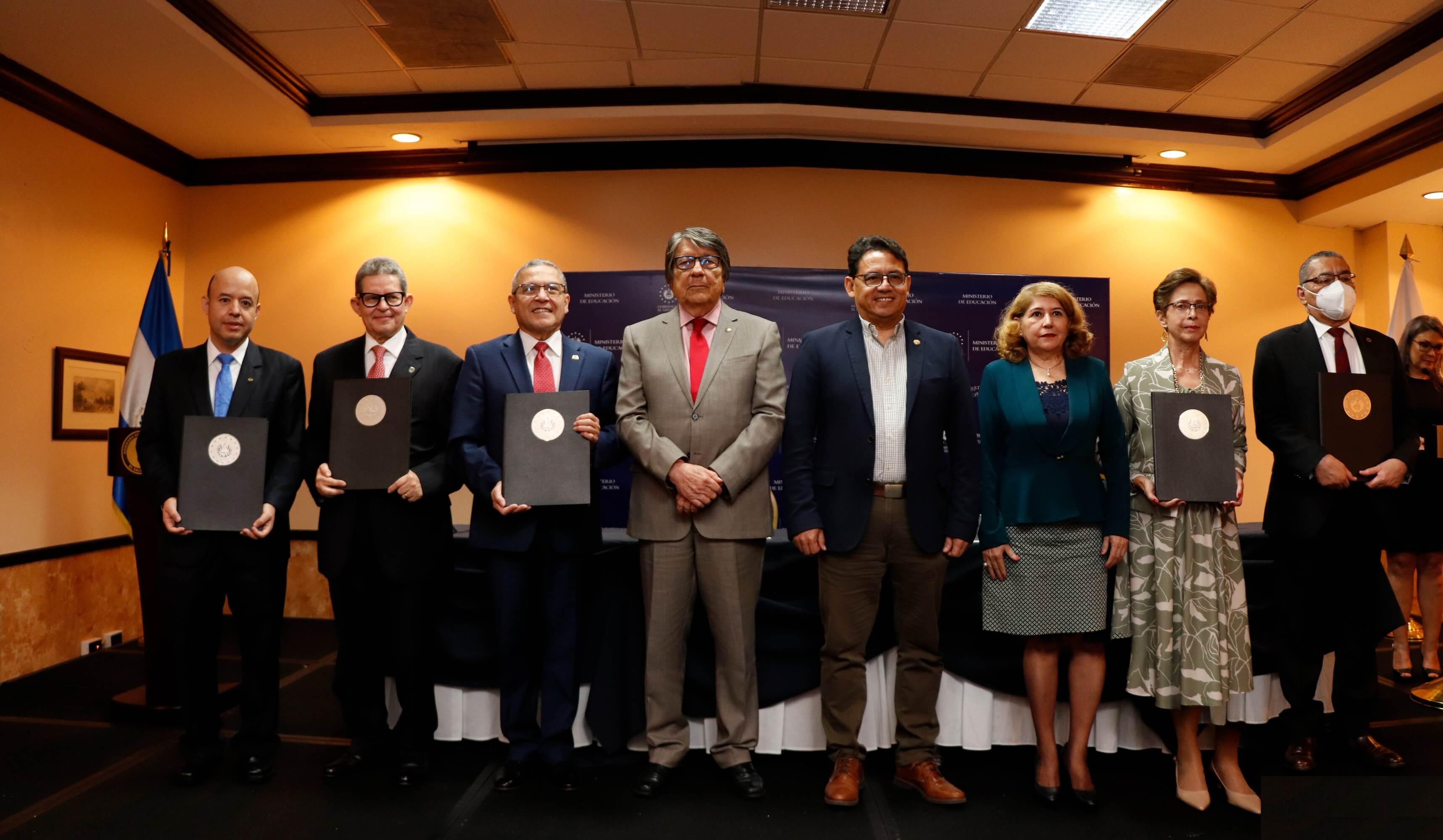 ITCA SUPERA ESTANDARES DE CALIDAD EDUCATIVA Y RECIBE CREDENCIALES  DE REACREDITACIÓN CDA