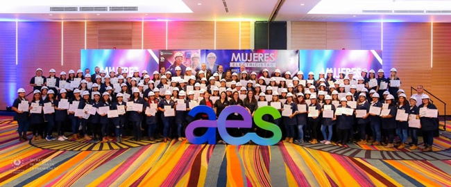 MÁS DE 120 MUJERES ELECTRICISTAS CAPACITADAS POR ITCA RECIBEN CERTIFICACIÓN DE SIGET Y AES EL SALVADOR