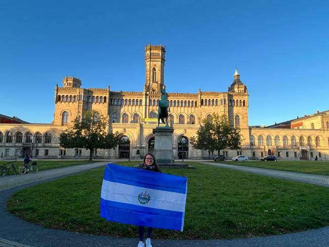 LIC. MARIELA GALEANO RECIBIÓ “GESTIÓN DE LA INTERNACIONALIZACIÓN”, EN LIEBNIZ HANNOVER UNIVERSITY, ALEMANIA