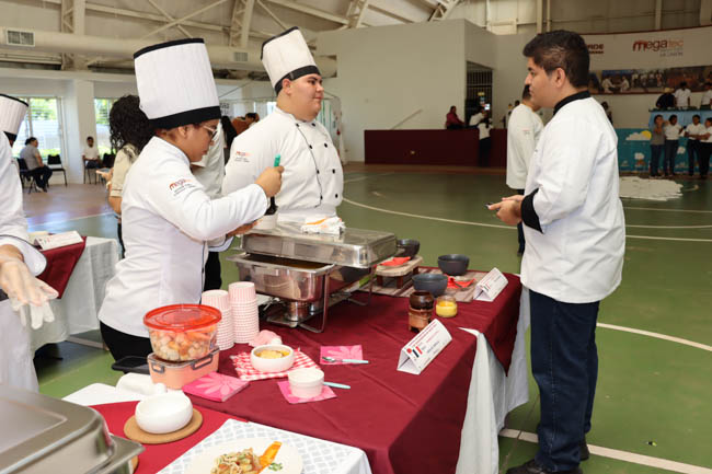 FESTIVAL DE COCINA INTERNACIONAL, DECORACIÓN DE PASTELES