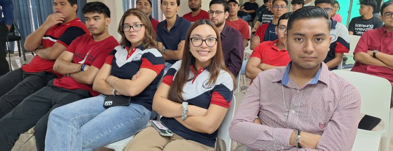 VISITA DE LA UNIVERSIDAD CAToLICA DE HONDURAS (6)