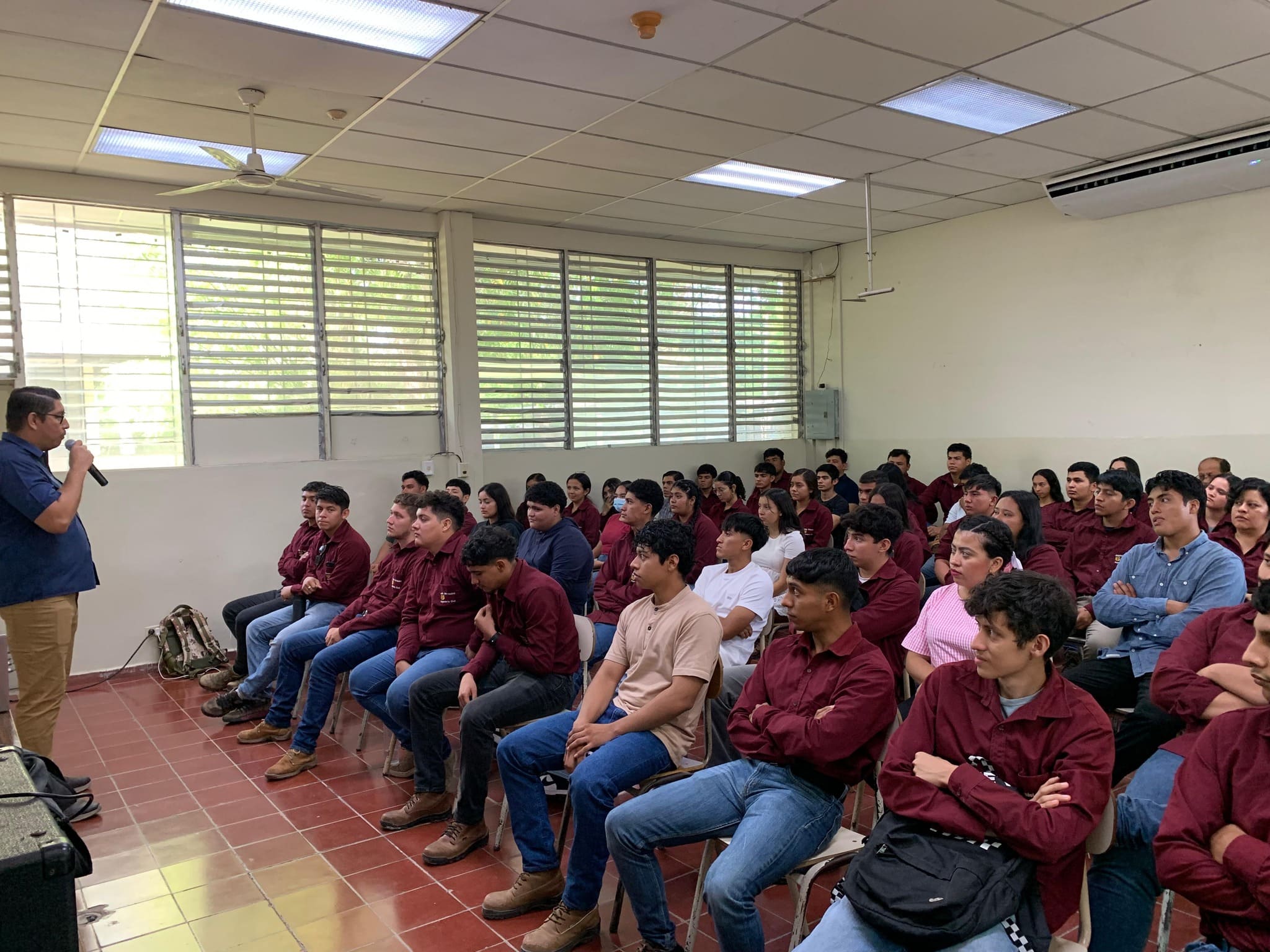 DE LAS AULAS A LA DOM: EXALUMNO INSPIRA CON EXPERIENCIA PROFESIONAL