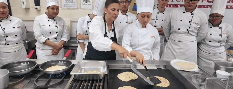 NORA DE DUNCAN COMPARTIÓ SU PASIÓN CULINARIA CON ESTUDIANTES DE GASTRONOMÍA 04