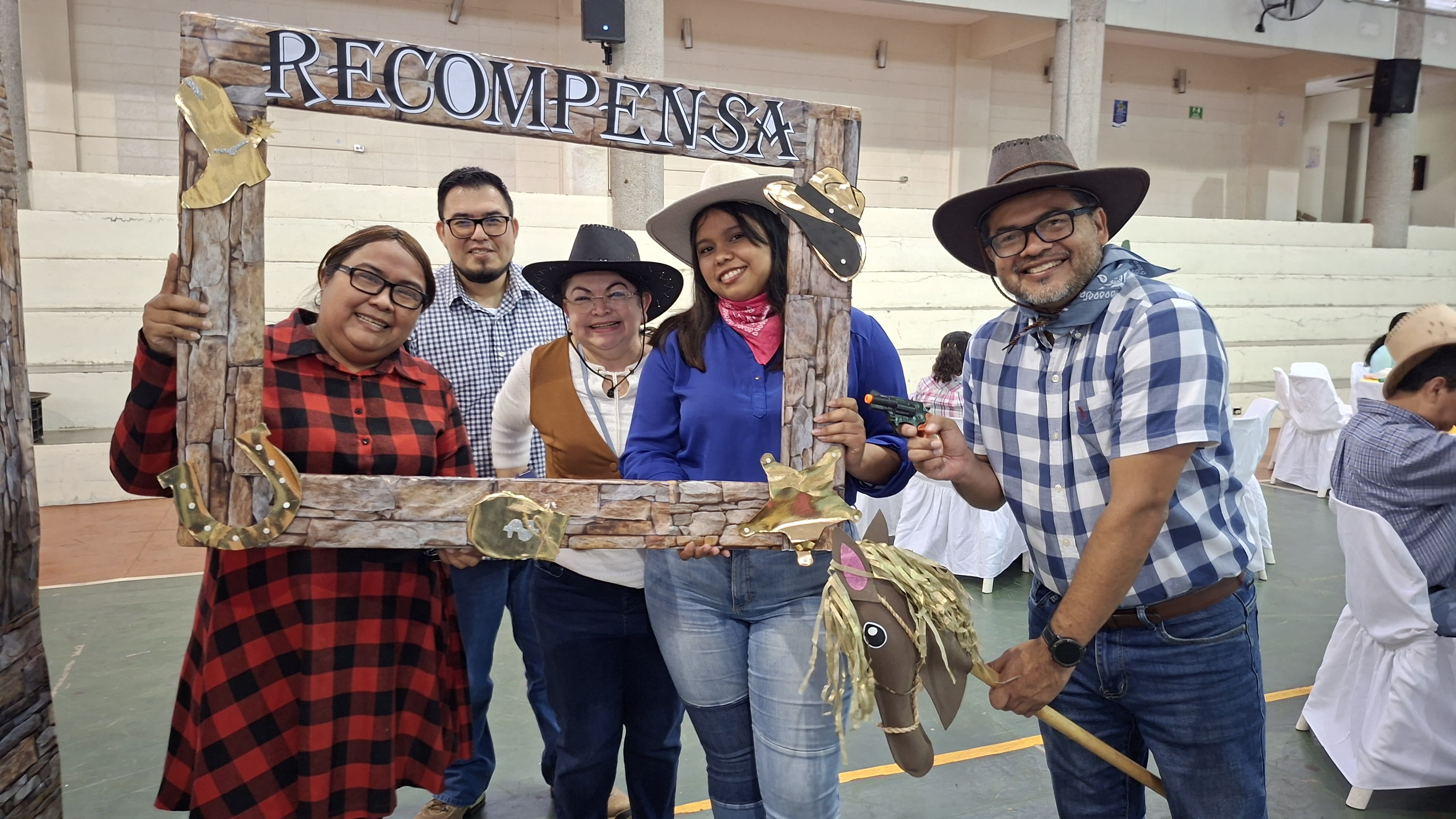 RENDIMOS HOMENAJE A NUESTROS DOCENTES CON UNA CELEBRACIÓN ESPECIAL DE TEMÁTICA VAQUERA