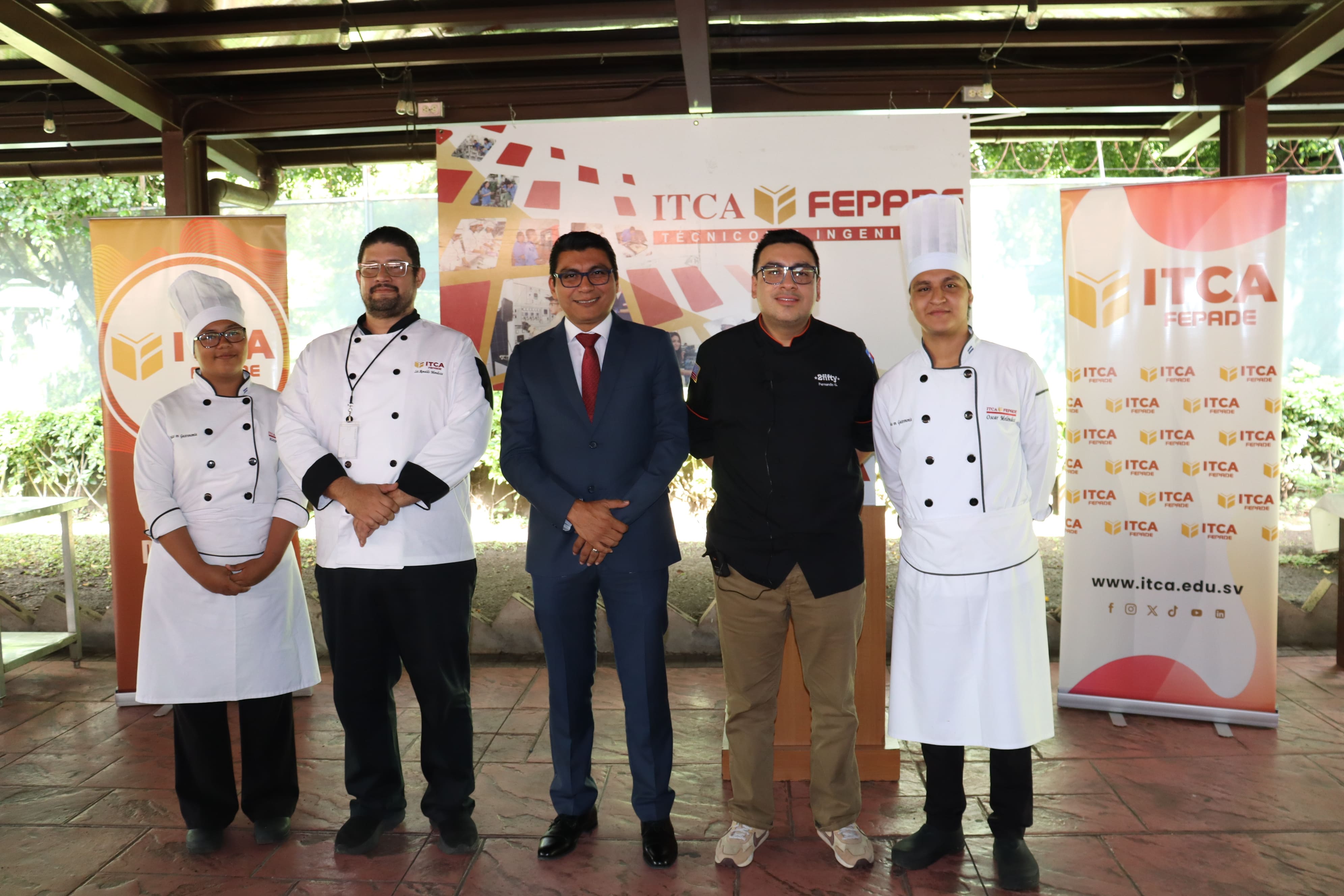 CHEF FERNANDO GONZÁLEZ DE 2FIFTY TEXAS BARBECUE COMPARTE SU EXPERIENCIA Y OTORGA BECAS A ESTUDIANTES DE GASTRONOMÍA
