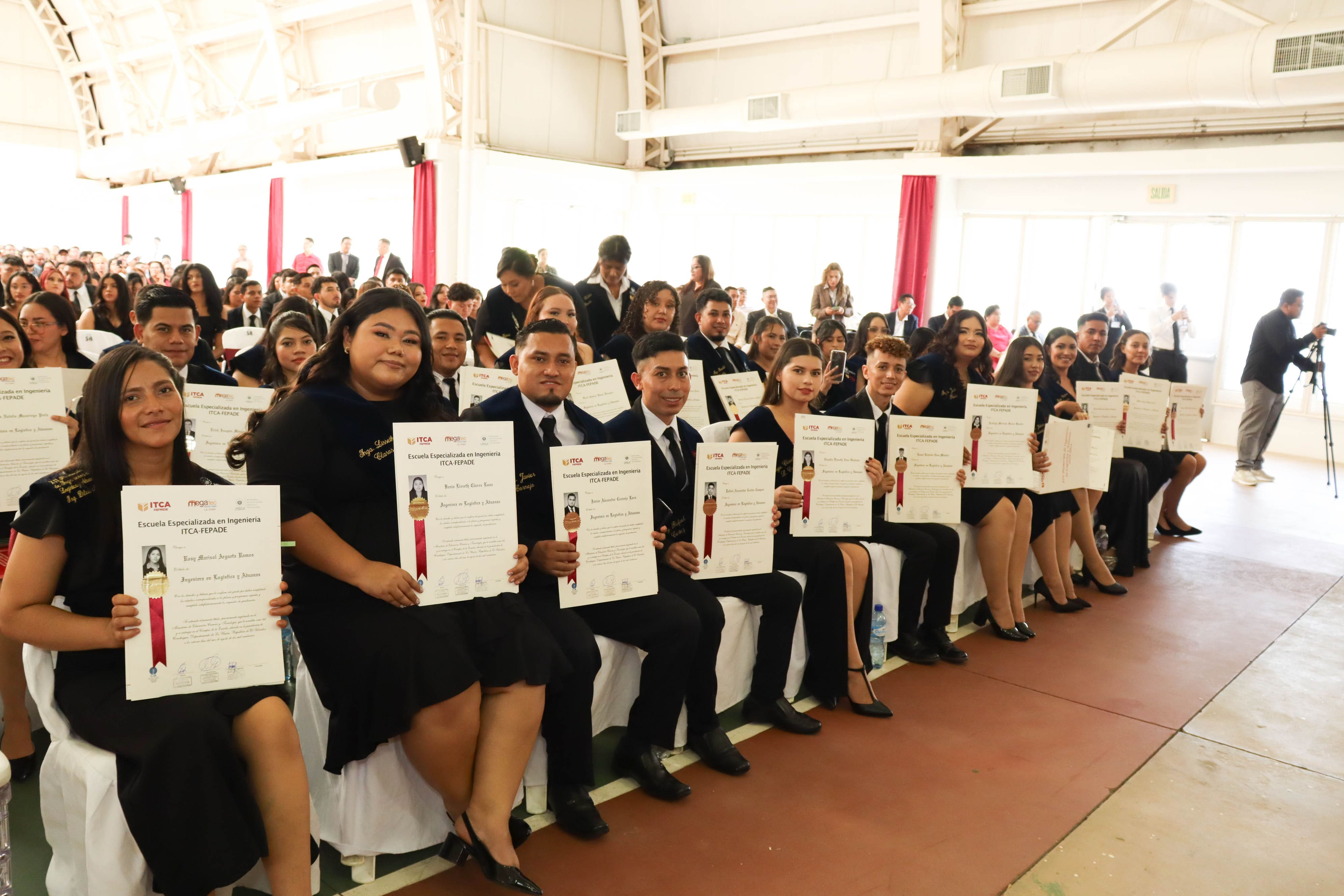 ¡FELICIDADES, INGENIEROS Y TÉCNICOS GRADUADOS DE ITCA LA UNIÓN!