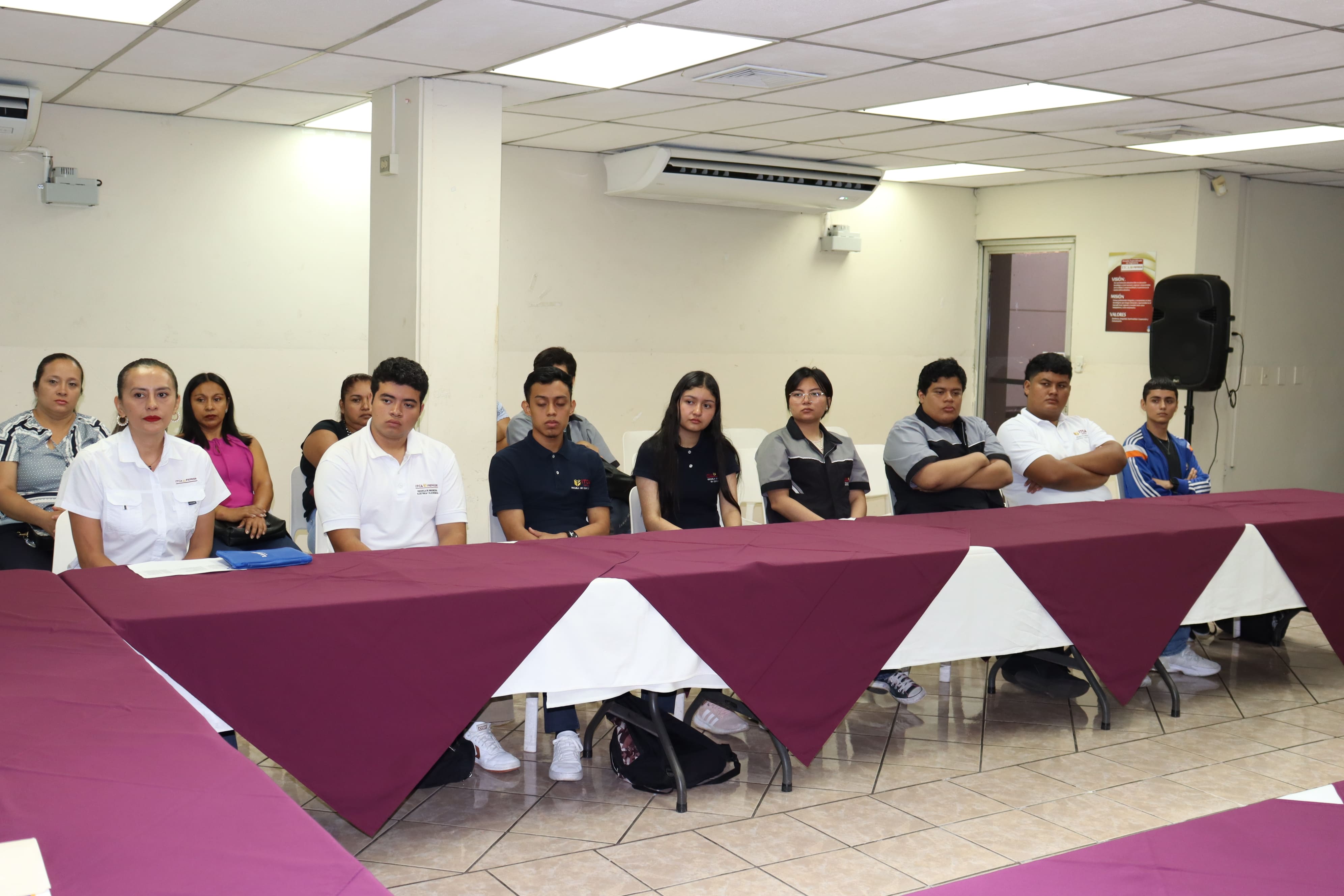 SVNET OTORGA BECAS A ESTUDIANTES DE CARRERAS TÉCNICAS