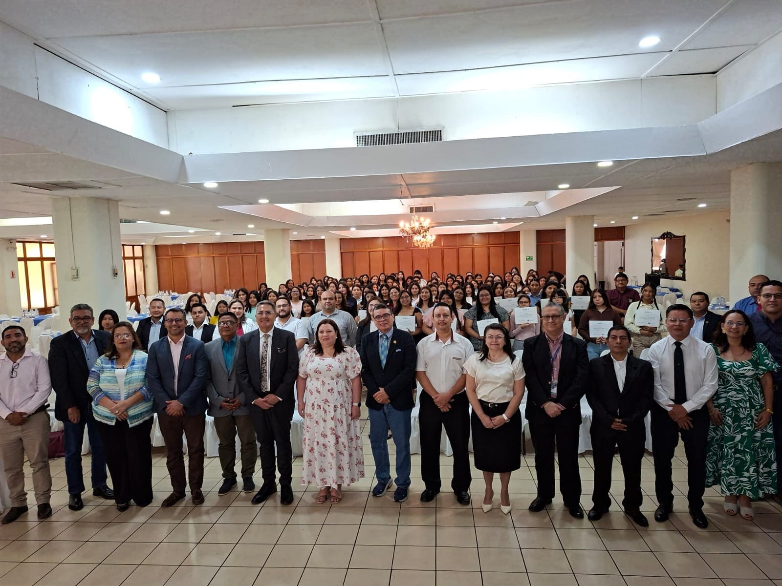 ALUMNAS DE ITCA RECIBIERON CERTIFICACIÓN DE GOOGLE E IYF EN SOPORTE TI Y HABILIDADES BLANDAS