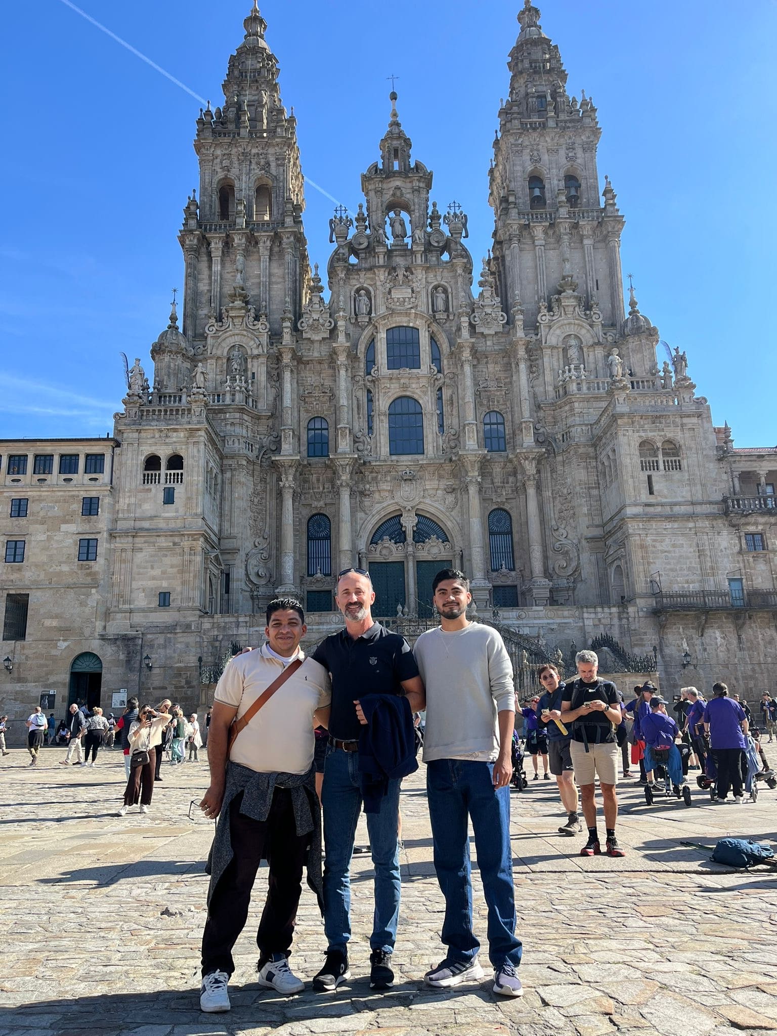 DE ITCA A EUROPA: KEVIN GALDÁMEZ IMPULSANDO SU FUTURO EN EL TÉCNICO EN INGENIERÍA AUTOMOTRIZ Y ELECTROMOVILIDAD