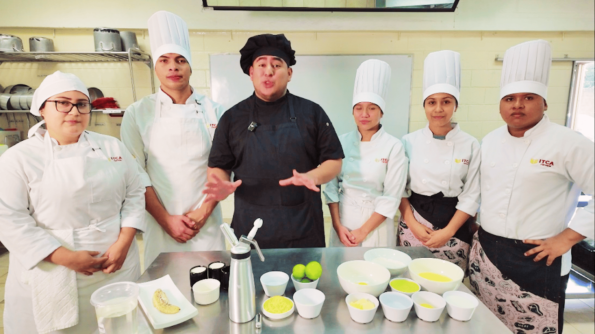 LA ESCUELA DE ALIMENTOS PRESENTA CON ORGULLO EL POSTRE “TORITO PINTO FRUTAL”