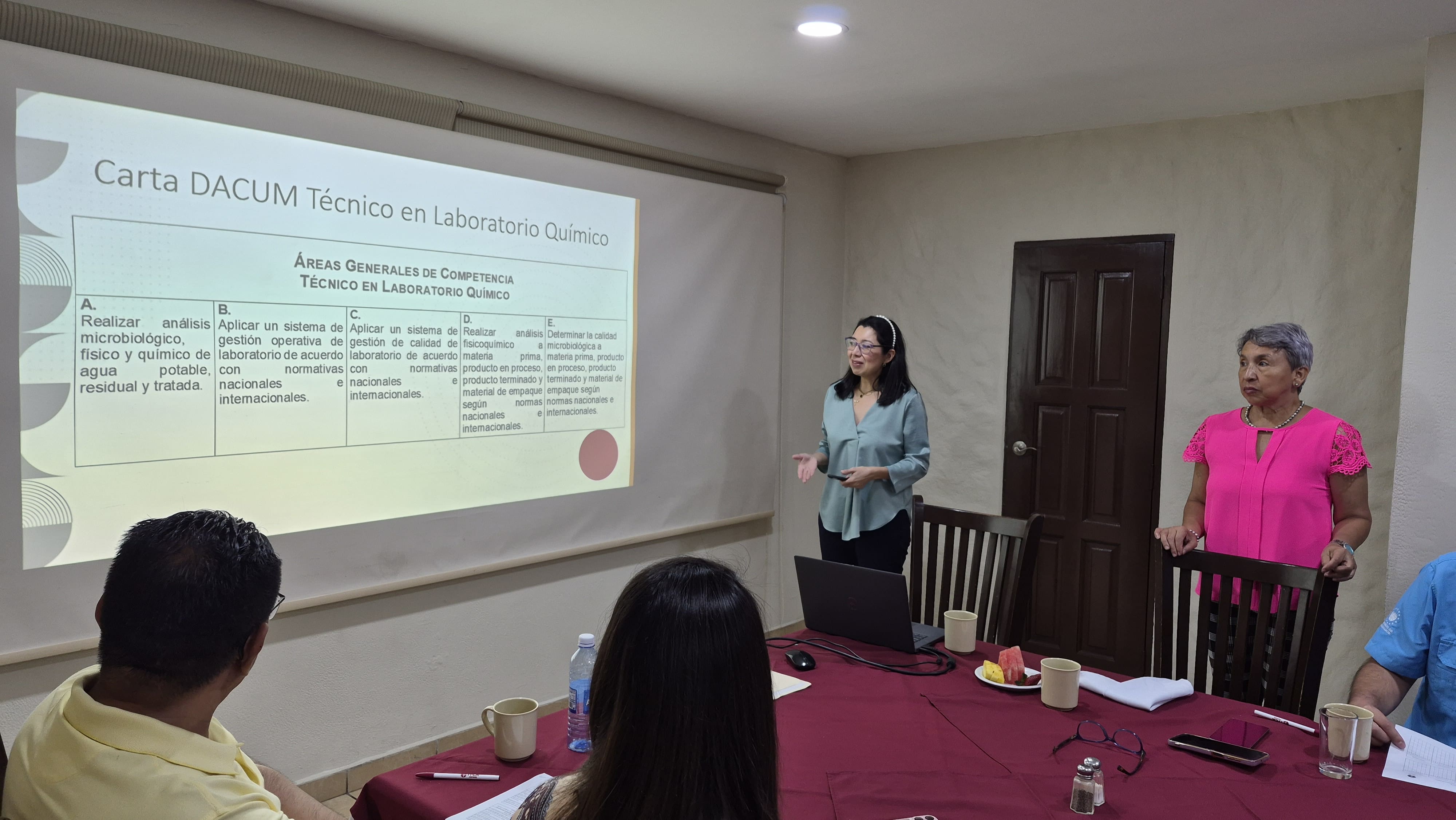 ESCUELA DE QUÍMICA REALIZÓ TALLER DACUM